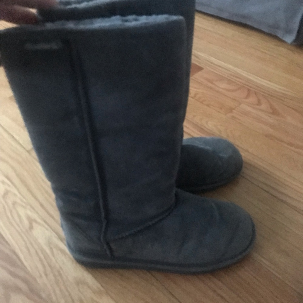CUTE GREY WOMANS BEARPAWS